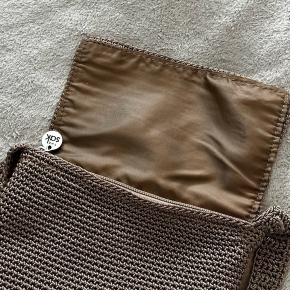 The Sak Mini Crossbody Crochet Purse Flap w/zip closure  Taupe 6.5 x 5.5 x 2 - Picture 3 of 8